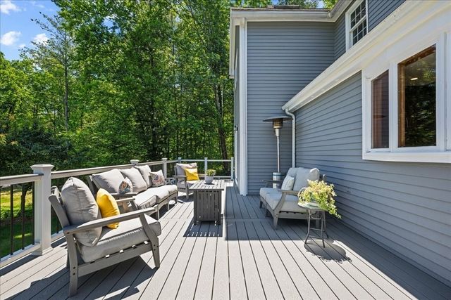 2 Fawcett Orchard Rd, Northborough, MA 01532