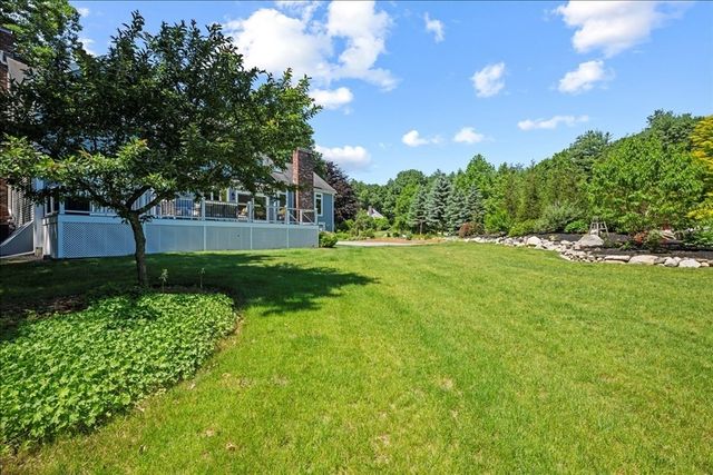 2 Fawcett Orchard Rd, Northborough, MA 01532