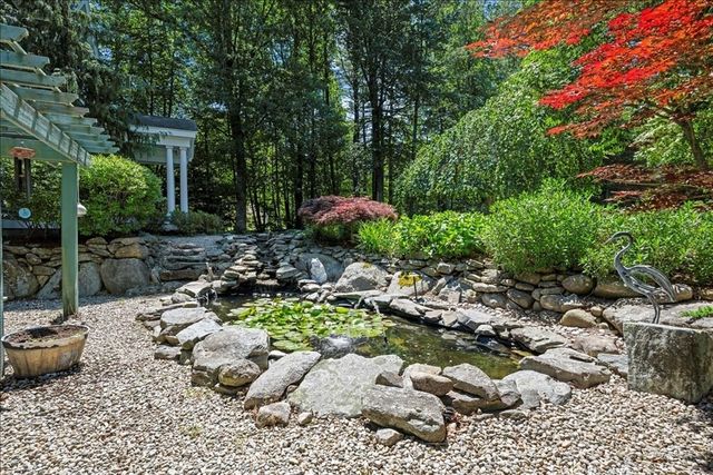 2 Fawcett Orchard Rd, Northborough, MA 01532