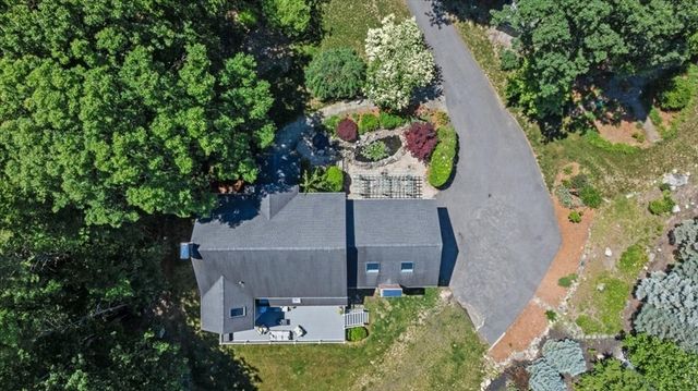2 Fawcett Orchard Rd, Northborough, MA 01532