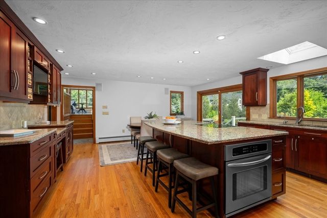 2 Fawcett Orchard Rd, Northborough, MA 01532