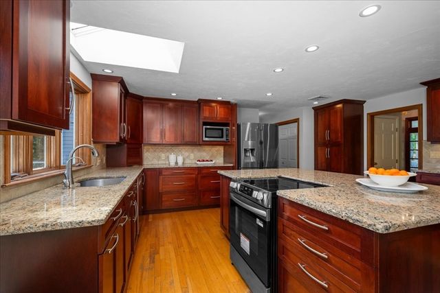 2 Fawcett Orchard Rd, Northborough, MA 01532