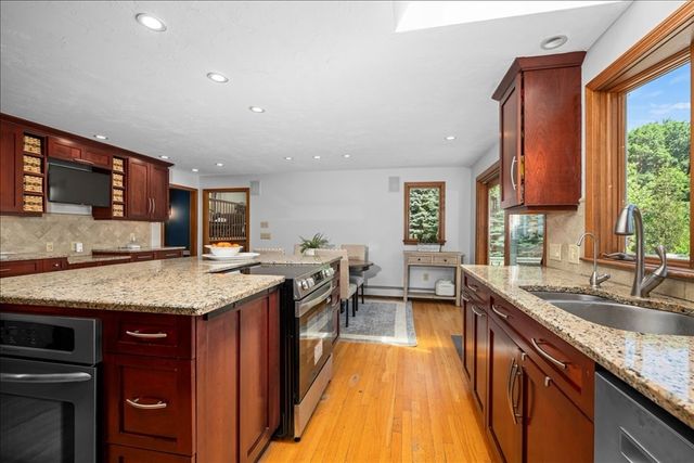 2 Fawcett Orchard Rd, Northborough, MA 01532