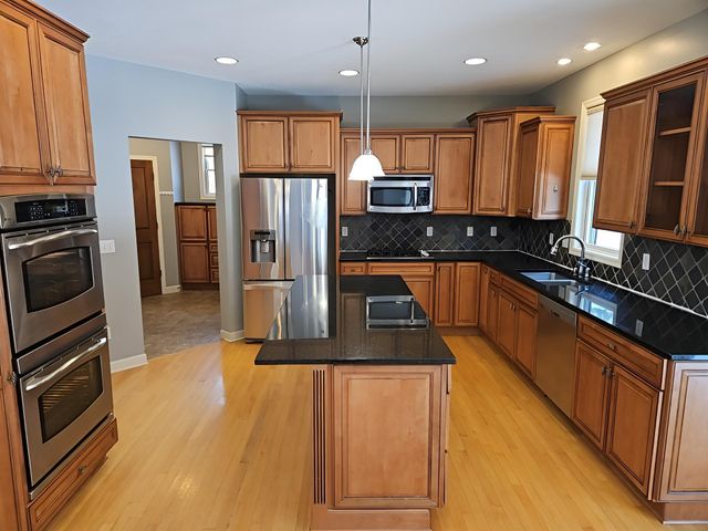 10772 Hawthorn Trail, Woodbury, MN 55129