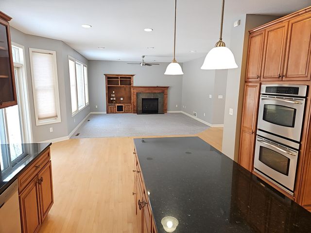 10772 Hawthorn Trail, Woodbury, MN 55129