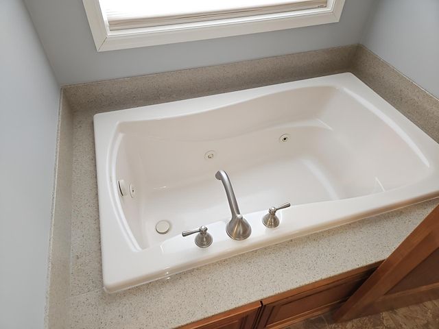 10772 Hawthorn Trail, Woodbury, MN 55129