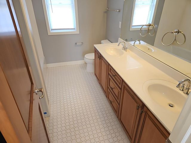 10772 Hawthorn Trail, Woodbury, MN 55129