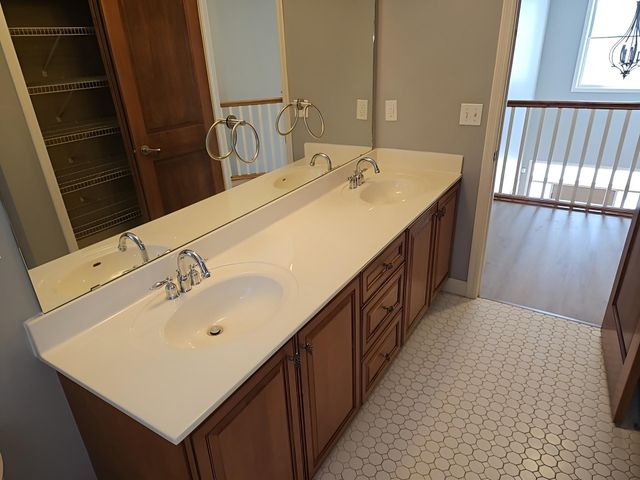 10772 Hawthorn Trail, Woodbury, MN 55129