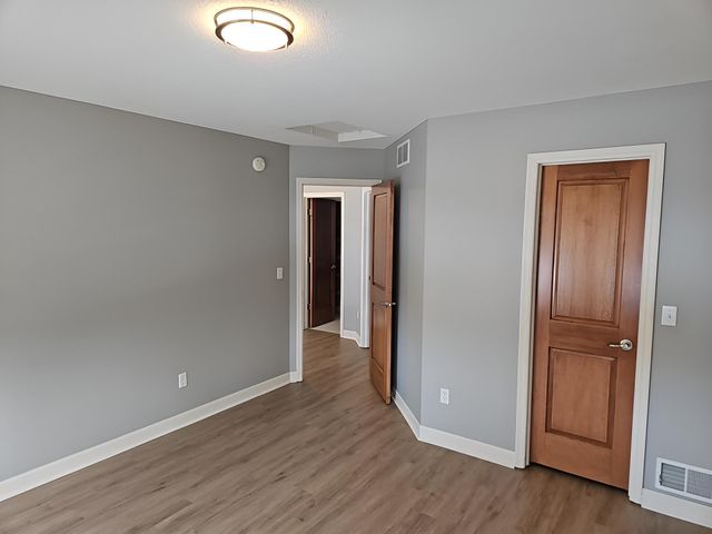 10772 Hawthorn Trail, Woodbury, MN 55129