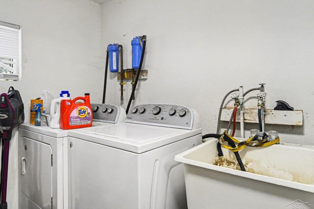 6945 Delta River Road, Grand Ledge, MI 48906