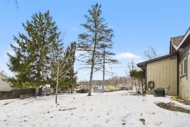 6945 Delta River Road, Grand Ledge, MI 48906