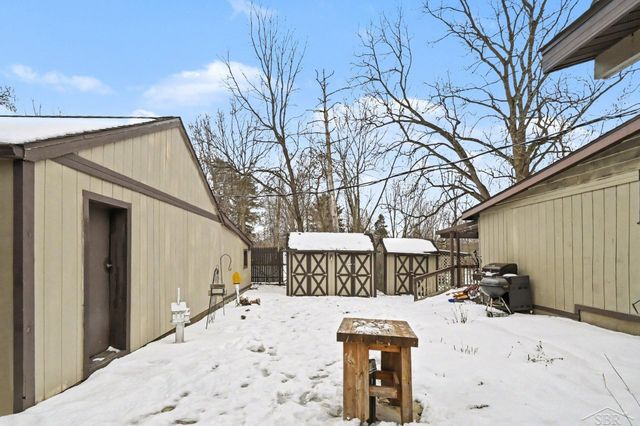 6945 Delta River Road, Grand Ledge, MI 48906