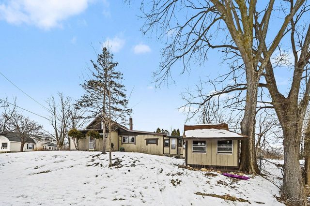 6945 Delta River Road, Grand Ledge, MI 48906