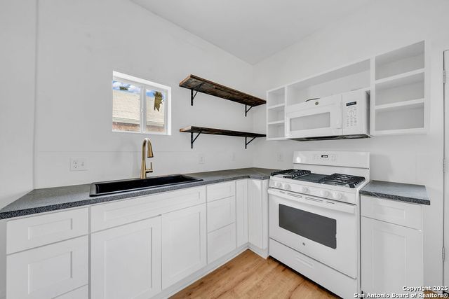 115 W Highland Boulevard, San Antonio, TX 78210