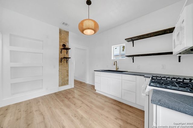 115 W Highland Boulevard, San Antonio, TX 78210