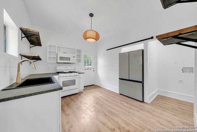 115 W Highland Boulevard, San Antonio, TX 78210