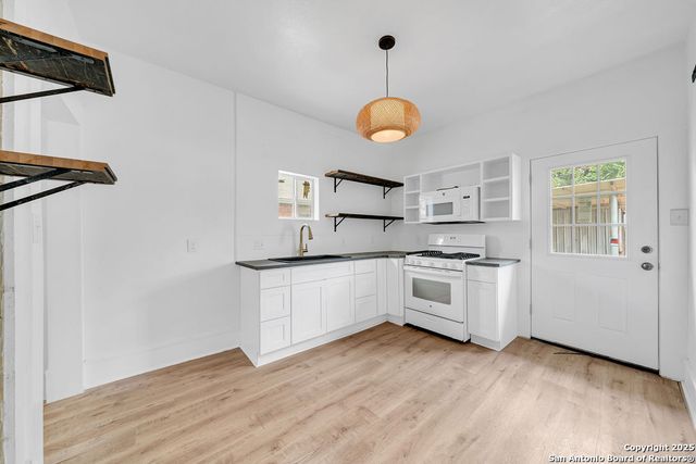 115 W Highland Boulevard, San Antonio, TX 78210