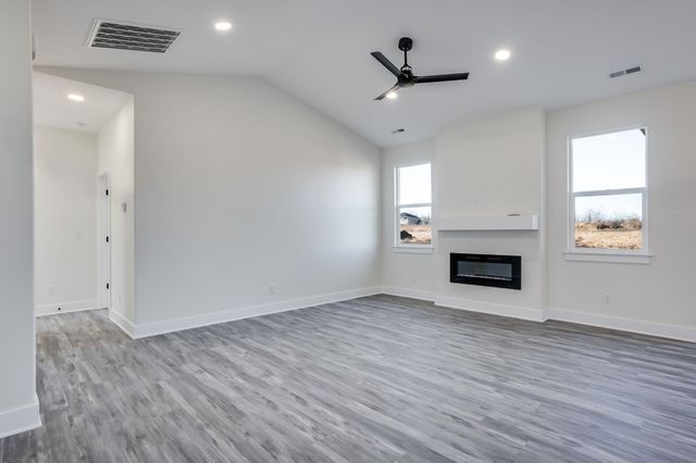 193 S Sycamore Dr, Valley Center, KS 67147