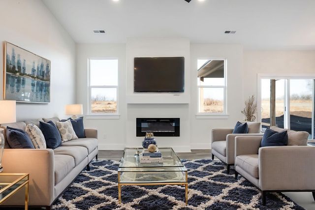 193 S Sycamore Dr, Valley Center, KS 67147