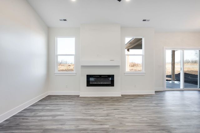 193 S Sycamore Dr, Valley Center, KS 67147