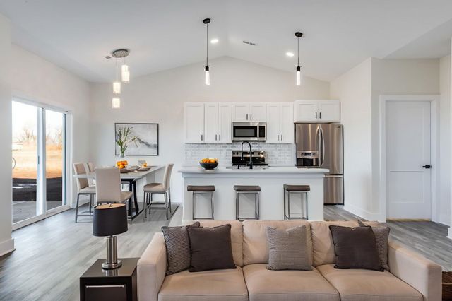 193 S Sycamore Dr, Valley Center, KS 67147