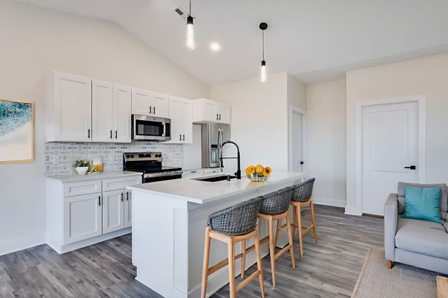 193 S Sycamore Dr, Valley Center, KS 67147