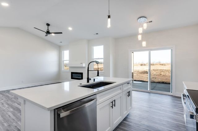 193 S Sycamore Dr, Valley Center, KS 67147