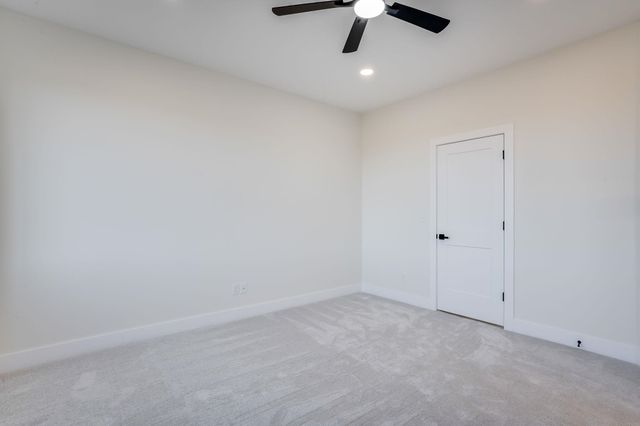 193 S Sycamore Dr, Valley Center, KS 67147