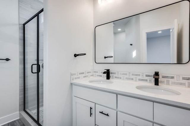 193 S Sycamore Dr, Valley Center, KS 67147