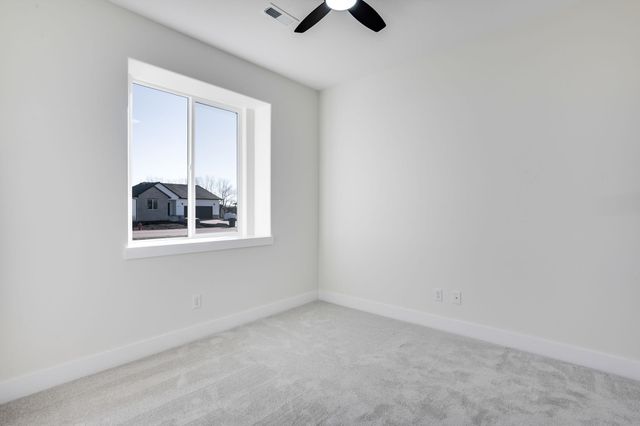 193 S Sycamore Dr, Valley Center, KS 67147