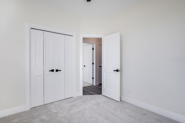 193 S Sycamore Dr, Valley Center, KS 67147