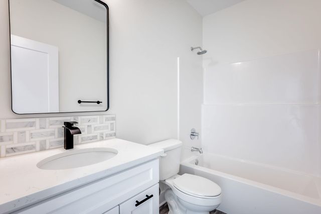 193 S Sycamore Dr, Valley Center, KS 67147