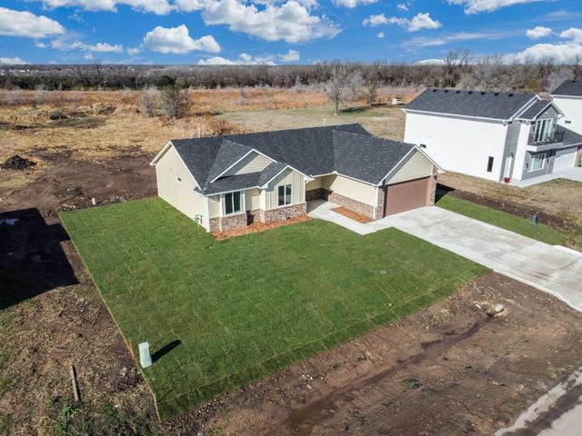 193 S Sycamore Dr, Valley Center, KS 67147