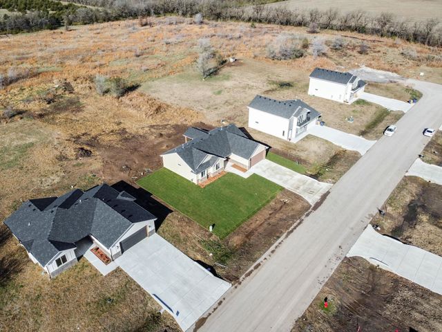 193 S Sycamore Dr, Valley Center, KS 67147