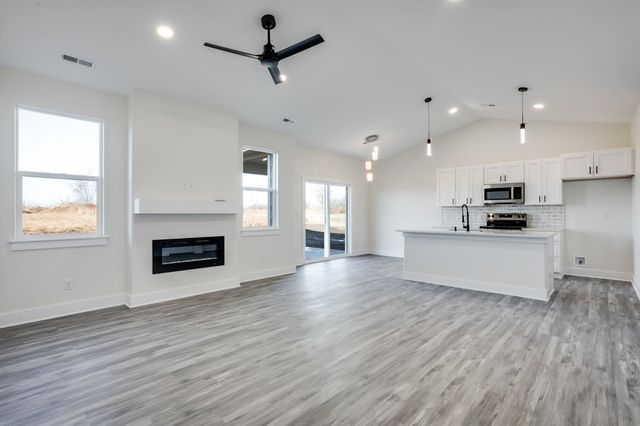 193 S Sycamore Dr, Valley Center, KS 67147