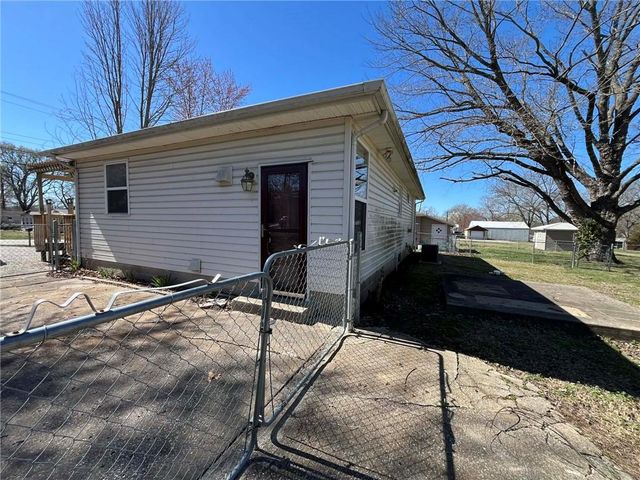 701 W Ohio Street, Clinton, MO 64735