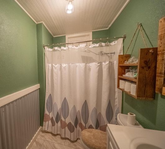 390 S Horseshoe Dr, Hathaway Pines, CA 95233