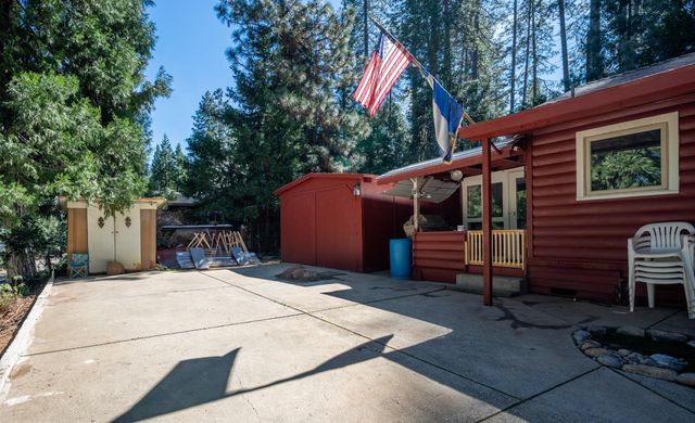 390 S Horseshoe Dr, Hathaway Pines, CA 95233