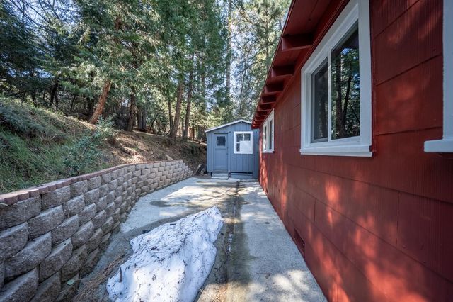 390 S Horseshoe Dr, Hathaway Pines, CA 95233