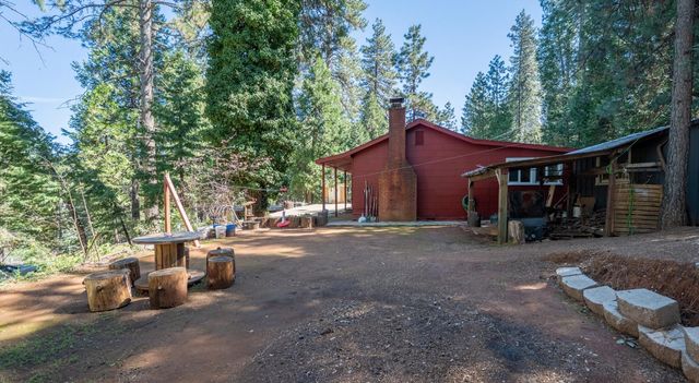 390 S Horseshoe Dr, Hathaway Pines, CA 95233