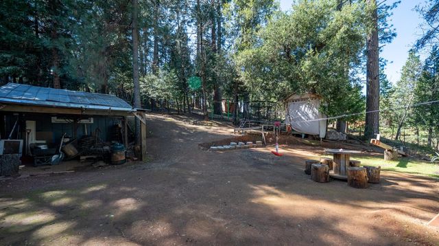 390 S Horseshoe Dr, Hathaway Pines, CA 95233