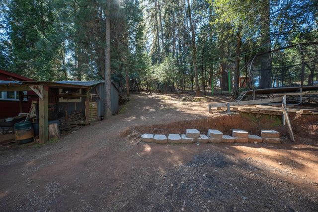 390 S Horseshoe Dr, Hathaway Pines, CA 95233