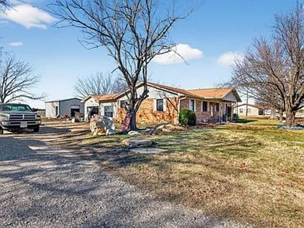 801 N Main Street, Dodd City, TX 75438
