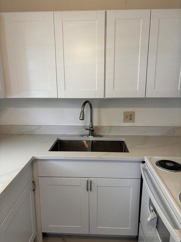 204 Salisbury I 204, West Palm Beach, FL 33417