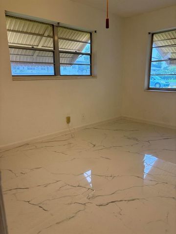 204 Salisbury I 204, West Palm Beach, FL 33417