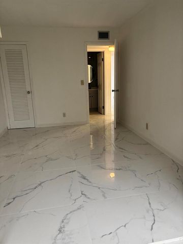 204 Salisbury I 204, West Palm Beach, FL 33417