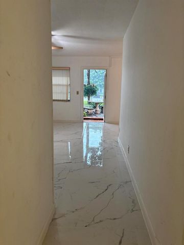 204 Salisbury I 204, West Palm Beach, FL 33417