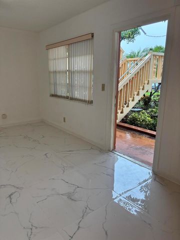 204 Salisbury I 204, West Palm Beach, FL 33417