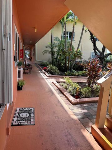 204 Salisbury I 204, West Palm Beach, FL 33417