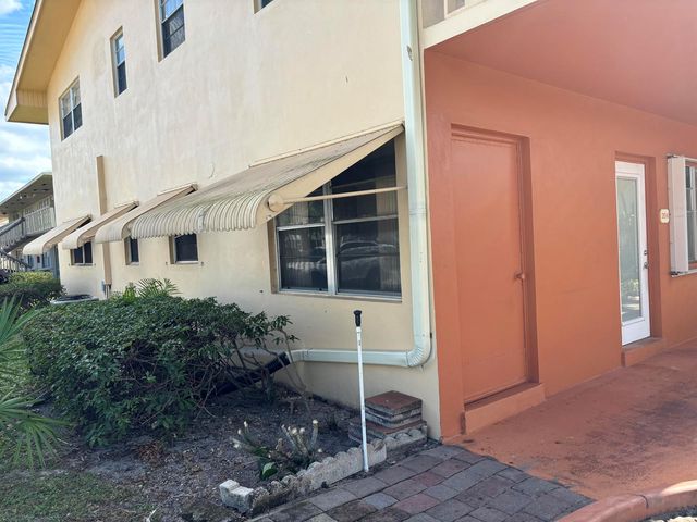 204 Salisbury I 204, West Palm Beach, FL 33417